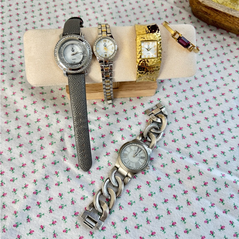 Premier Designs Watch Lot (4
PD Watches + 1 Avon Bracelet)